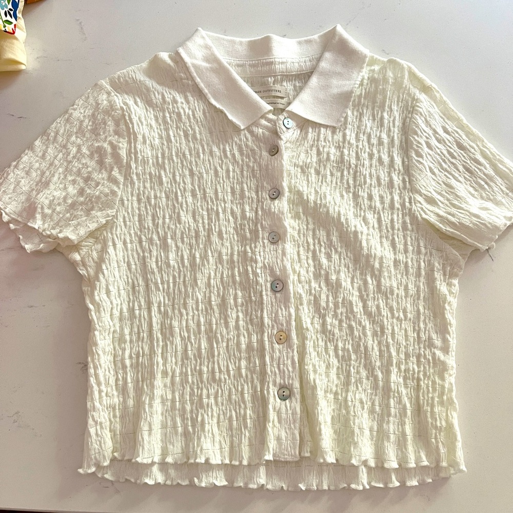 Urban outfitters white fitted top w/ collar and buttons